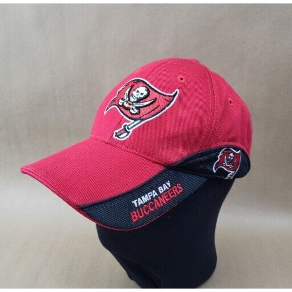 Vintage Tampa Bay Buccaneers Hat Cap Strap Back Red Black Cotton NFL Football